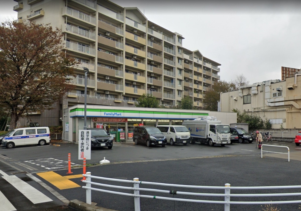 コンビニ　ファミリーマート 三鷹台団地南店（コンビニ）まで831m