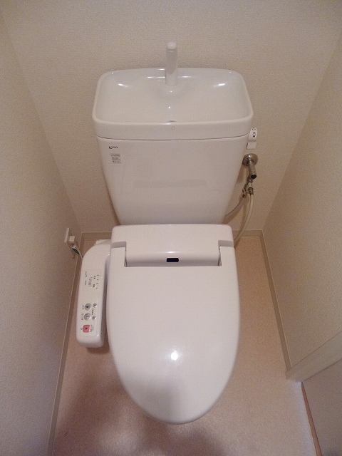 トイレ　パークアクシス仲御徒町の温水洗浄便座です
