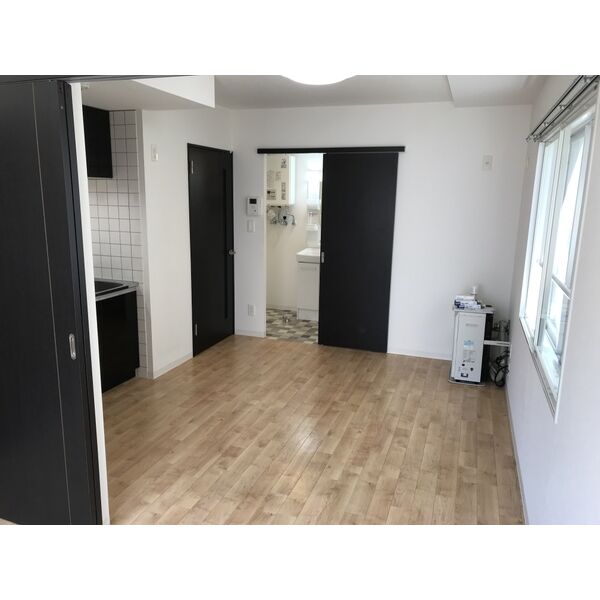 居室・リビング　★学生さん人気の西18丁目エリアのデザイナーズMS！★角部屋