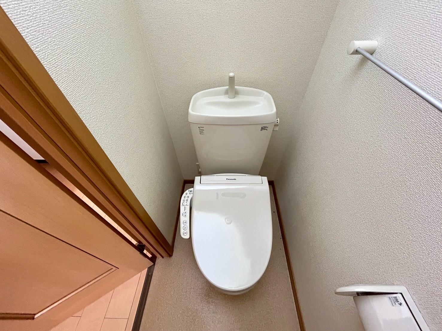 トイレ　温水洗浄暖房便座付トイレ