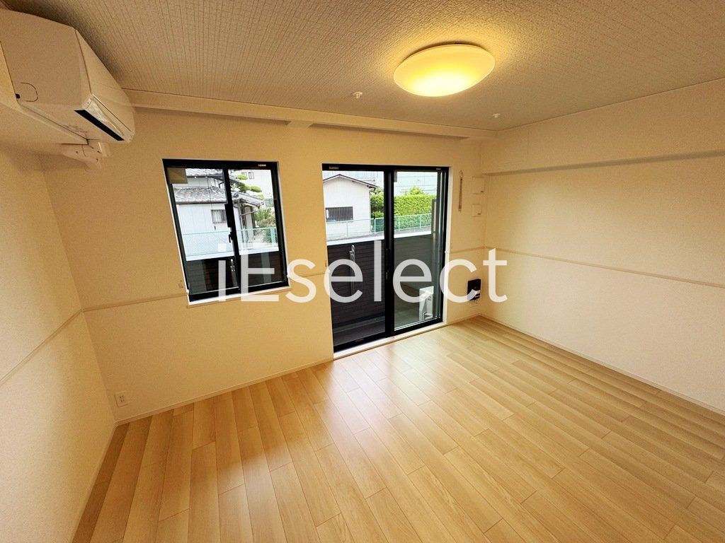 居室・リビング　広々開放的なリビングです♪