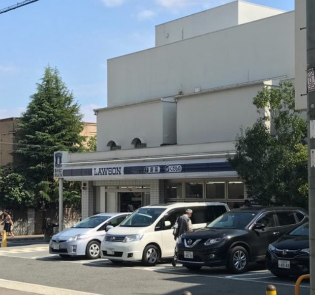 コンビニ　ローソン芦屋市役所南店（コンビニ）まで761m