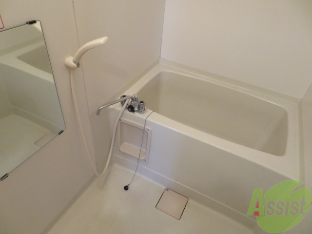 バス・シャワールーム　浴室は洗い場が広く、ゆっくりと落ち着いて入れそうです。