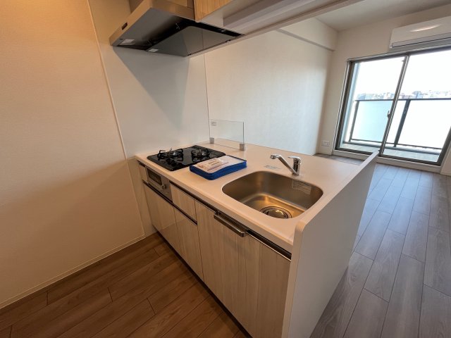 キッチン　写真は、他部屋の反転間取りです。(現況優先)