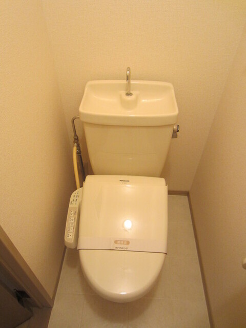トイレ　２０１　温水洗浄便座トイレ