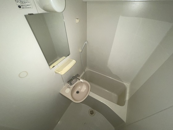 バス・シャワールーム　※別部屋の写真です