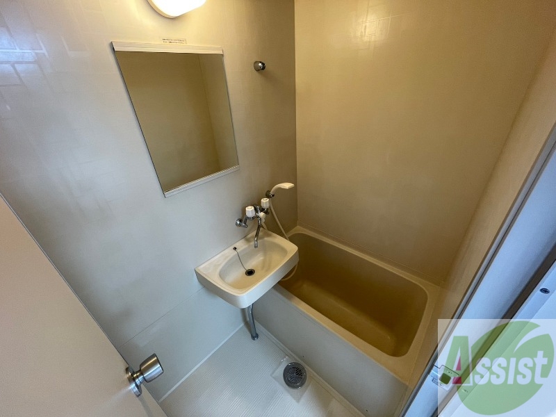 バス・シャワールーム　お風呂になります。一日の疲れを癒してくださいね。