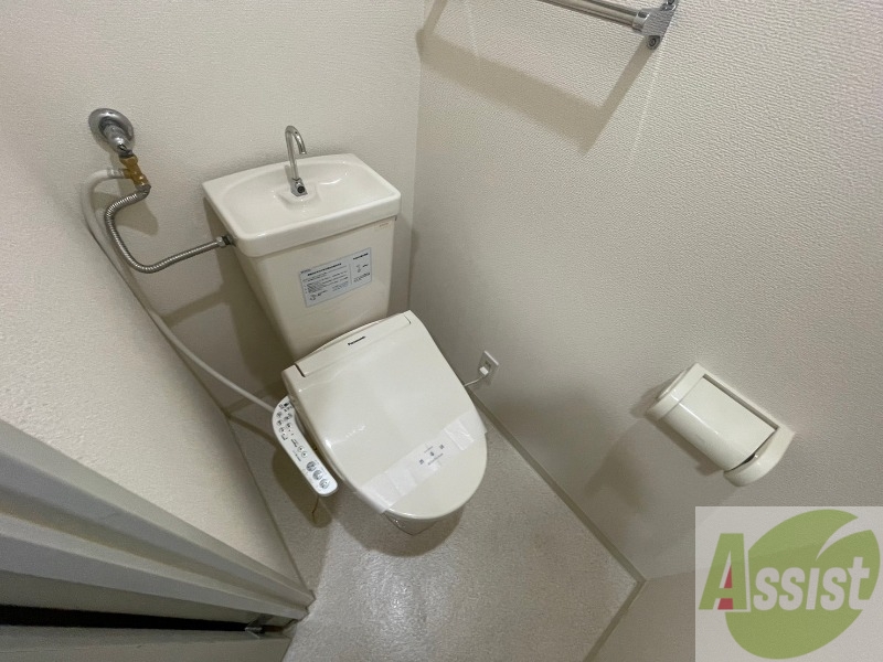 トイレ　ウォシュレット機能がついたトイレ。安心して使用できますね。