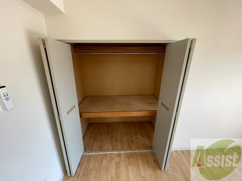 収納　クローゼットは奥行きもあり、荷物が多い方でも安心です。