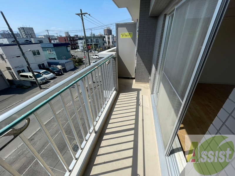 バルコニー　バルコニーです。天気の良い日には外干しができます！