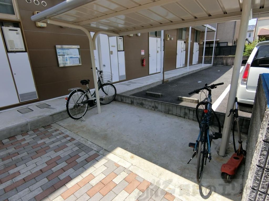 ロビー　駐車場