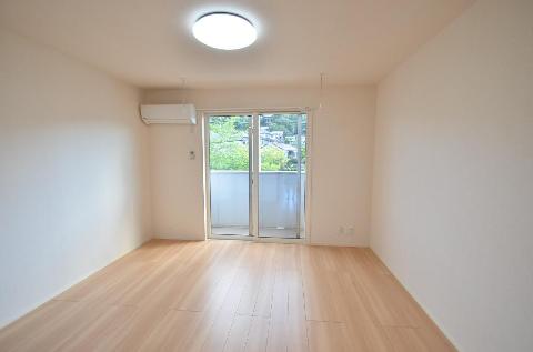 居室・リビング　室内