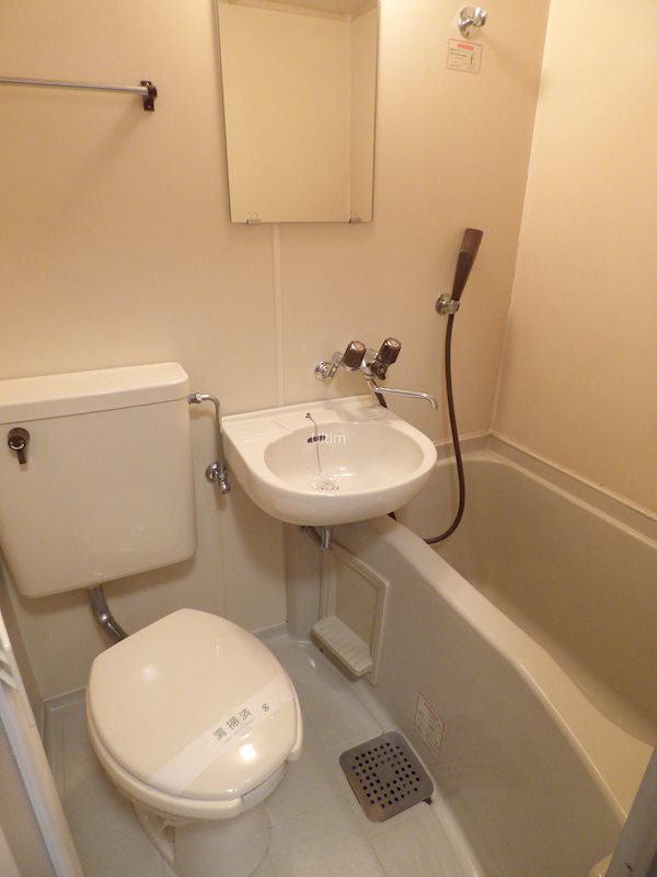 バス・シャワールーム　別部屋のお写真です。ご参考までに！