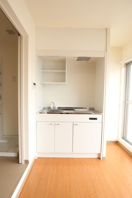 キッチン　同物件別号室