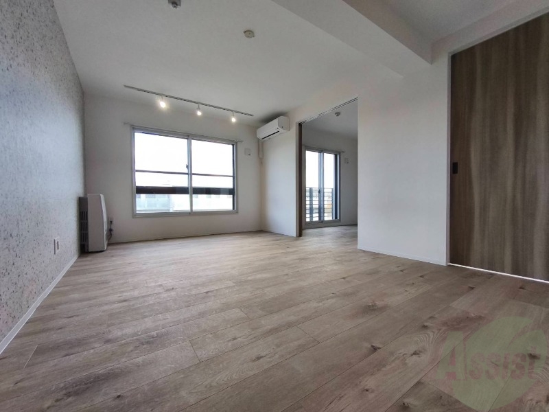 居室・リビング　エアコン付きで快適なリビングになっております！