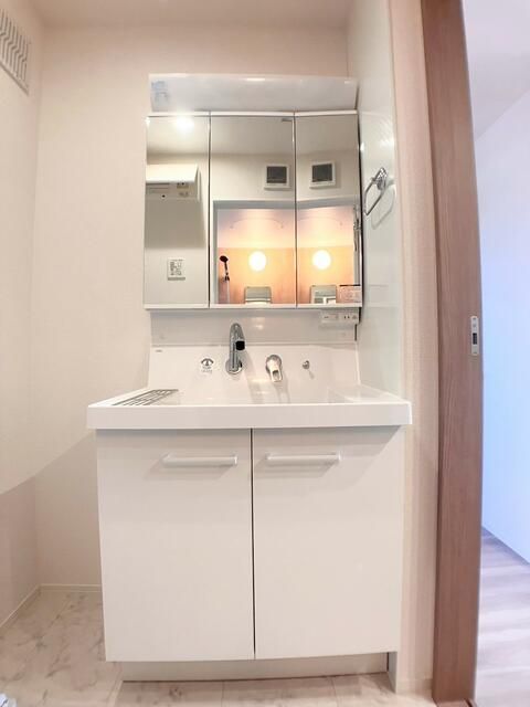 洗面設備　写真は別の部屋のものです。