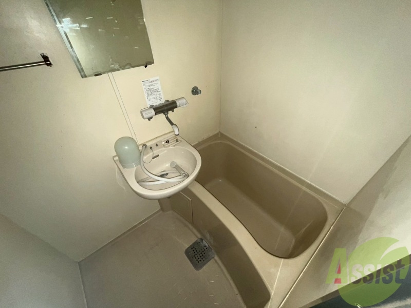 バス・シャワールーム　ユニットバスです。疲れを癒すのに欠かせませんね！