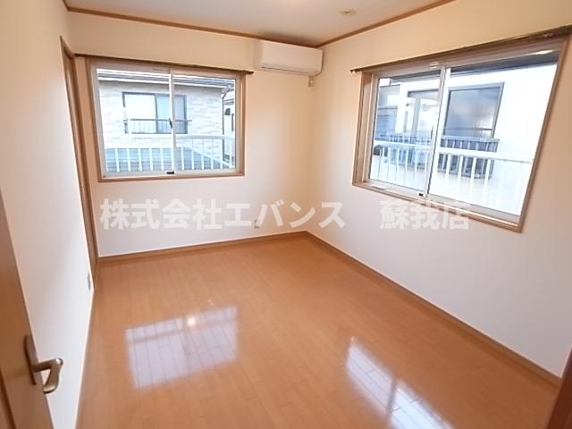 その他部屋・スペース　開放的な寝室です