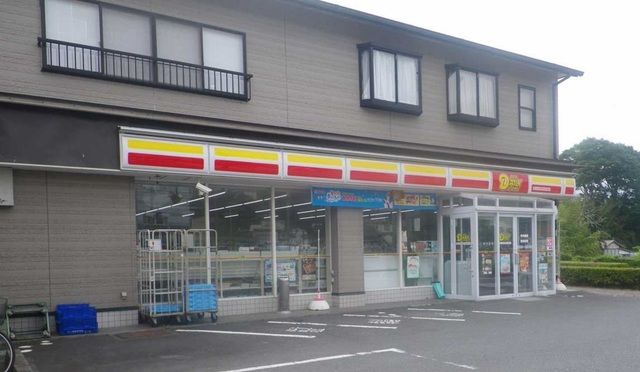 コンビニ　デイリーストア足柄駅前店（コンビニ）まで300m