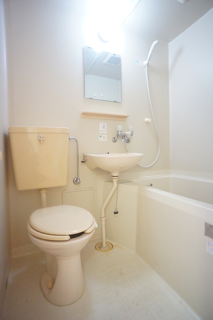 バス・シャワールーム　シャワー派には使いやすいユニットバス☆浴槽も設置済み！