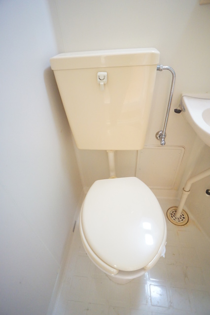 トイレ　清潔感ある洋式トイレです☆丸洗い可能でお掃除も楽々！！