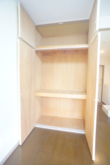 収納　収納ボックスを置いたり、工夫しながら衣類を収納できます♪