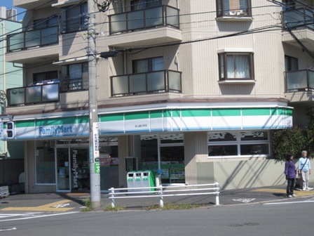 コンビニ　コンビニ（コンビニ）まで180m