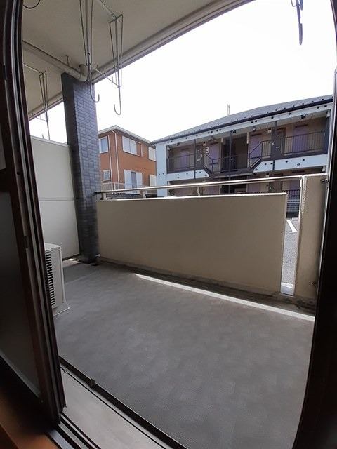 バルコニー　南西向きで日当たり良好です。