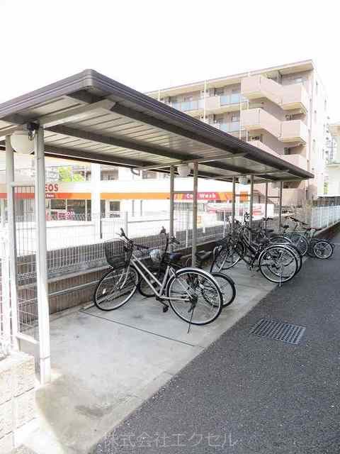 その他共有部分　屋根付きの駐輪場です。