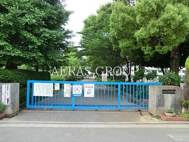 中学校　蕨市立東中学校（中学校）まで447m