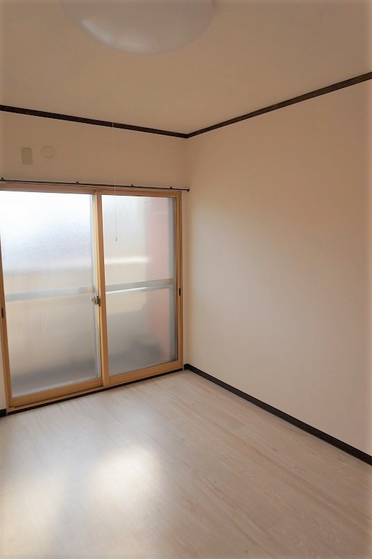 その他部屋・スペース　ベランダ側の洋室です。広さは6帖！