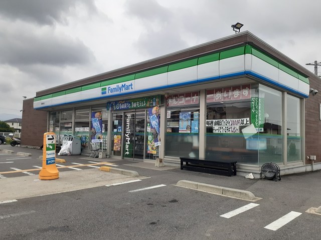 コンビニ　ファミリーマート様（コンビニ）まで603m