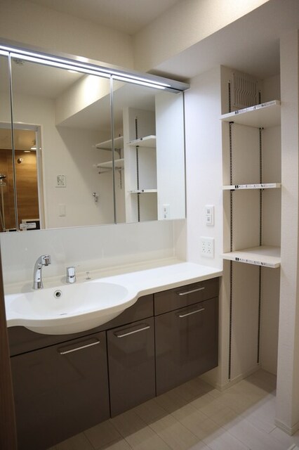 洗面設備　洗髪洗面化粧台