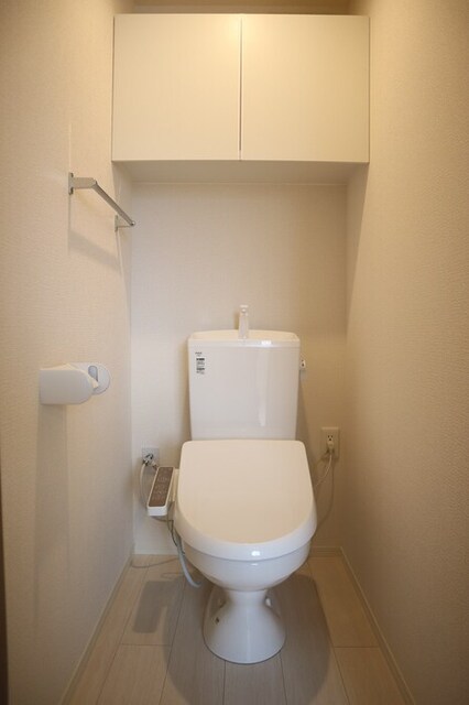 トイレ　温水洗浄暖房便座