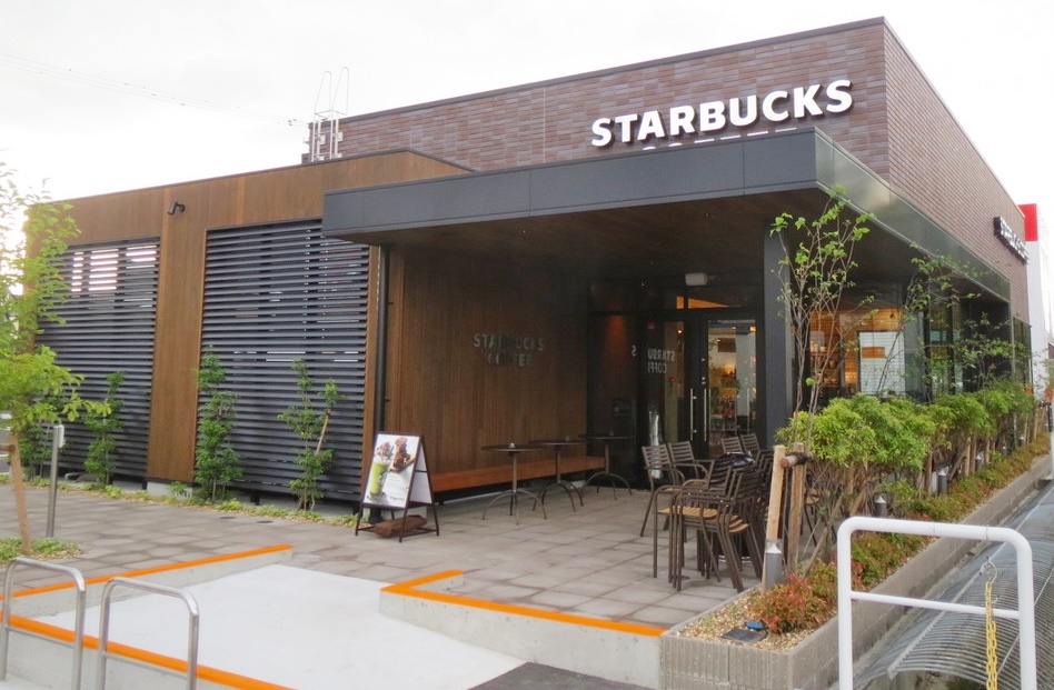 飲食店　スターバックスコーヒー富山けやき通り店（飲食店）まで900m