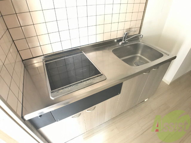 キッチン　キッチンは使いやすいサイズ感になっていますね。