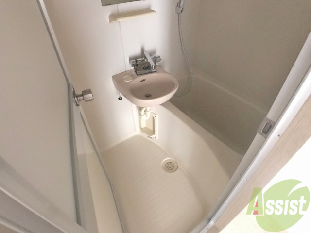 バス・シャワールーム　浴室はゆったりと浸かれるサイズ感になっていますね。
