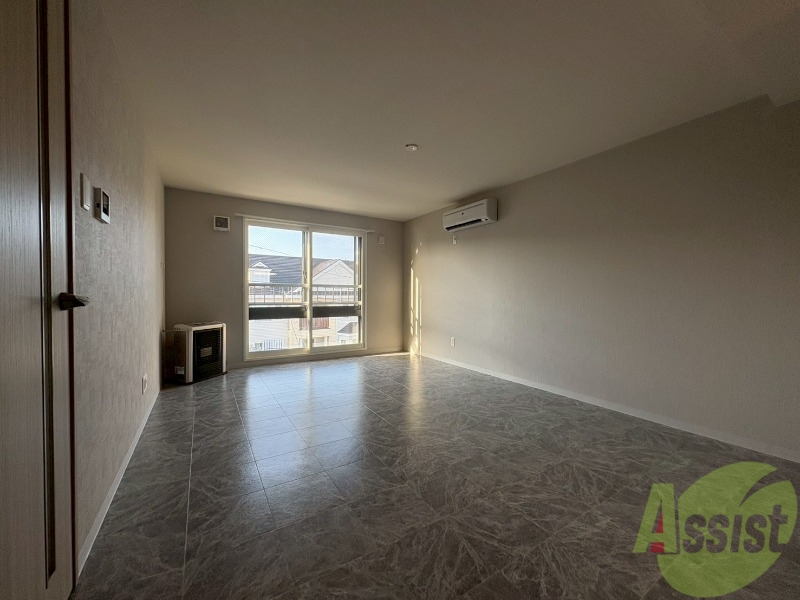 居室・リビング　広々としたリビングですね。使い勝手がよさそうですね！