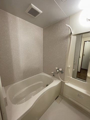 バス・シャワールーム　バスルームはいつでもぽかぽかお風呂に入れる追焚機能付き！ゆっ