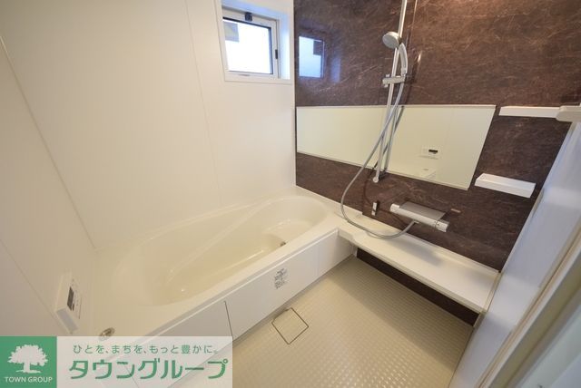 バス・シャワールーム　広々としたバスタブ