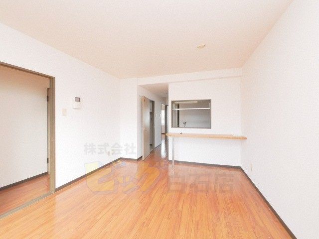 居室・リビング　日当たり良好で明るいリビングです♪