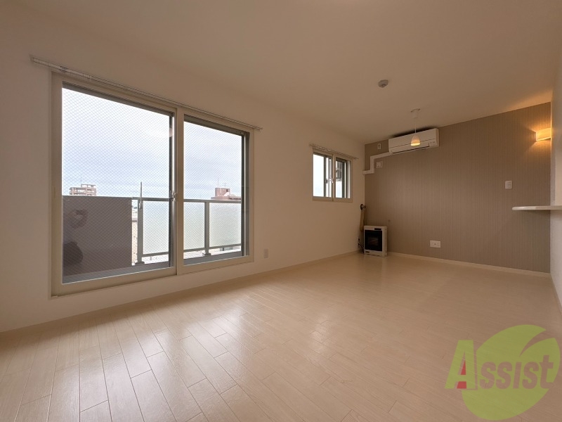 居室・リビング　広々としたリビングですね。使い勝手がよさそうですね！