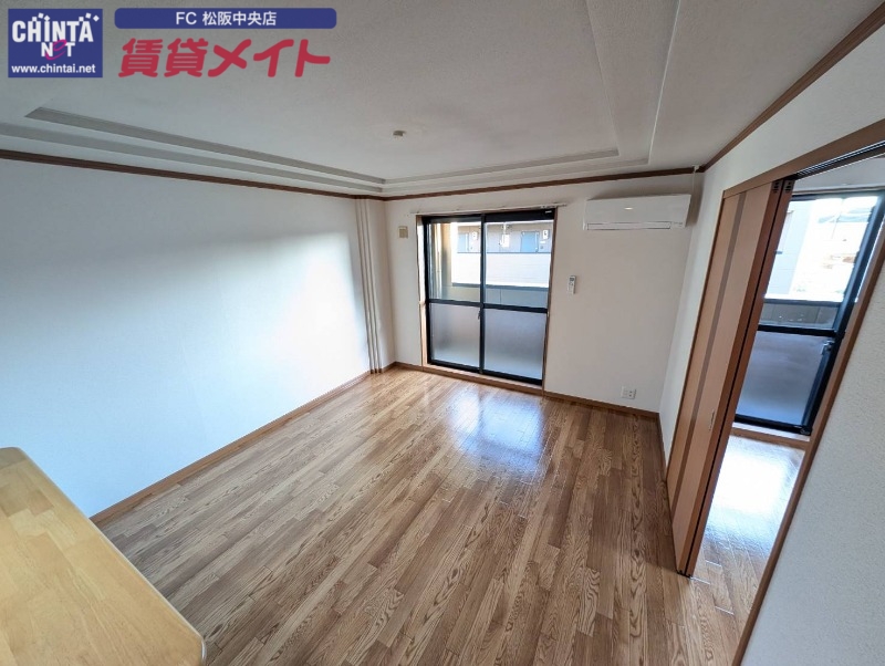 居室・リビング　同物件別部屋のお写真です。