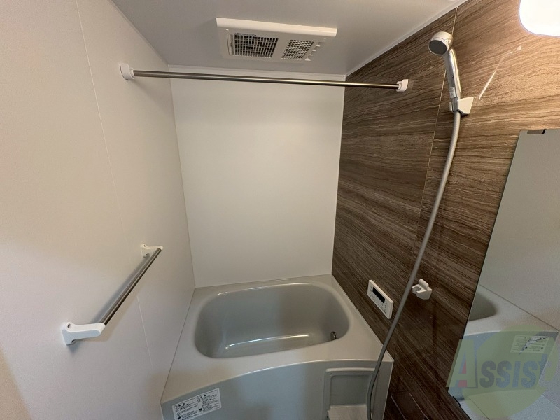 バス・シャワールーム　こちら浴槽です。日々の疲れが癒せそうですね