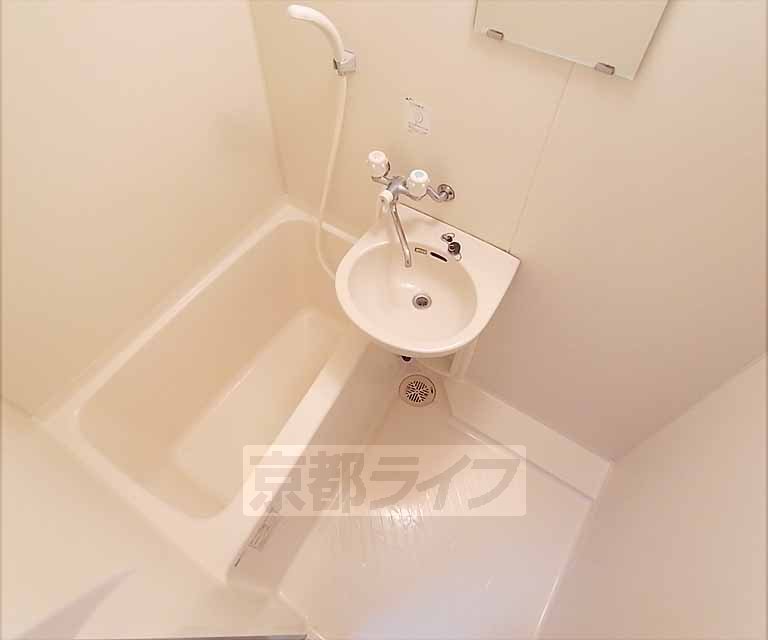 バス・シャワールーム　清潔感のあるお風呂です！