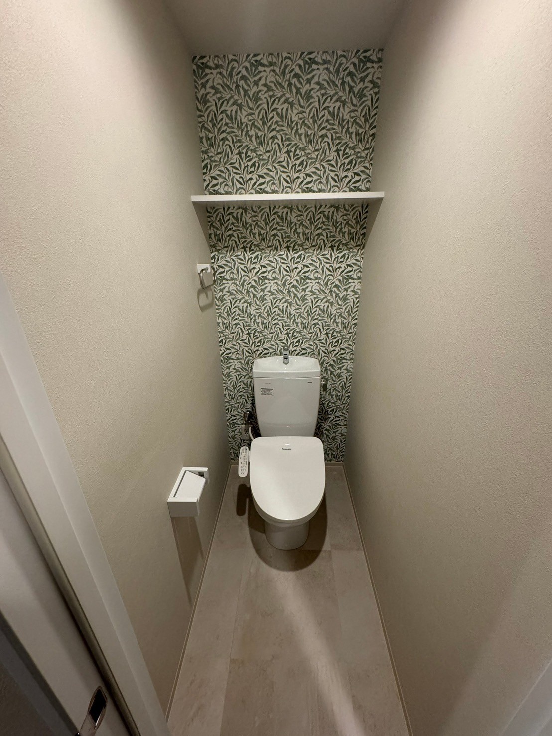 トイレ　クロスにウィリアムモリスを使用