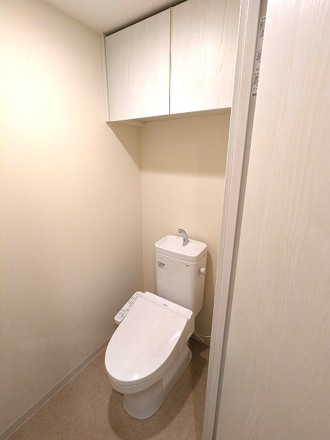 トイレ　温水洗浄便座です