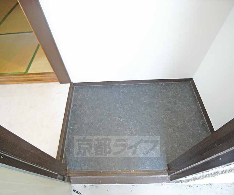 玄関　広々とした玄関です。