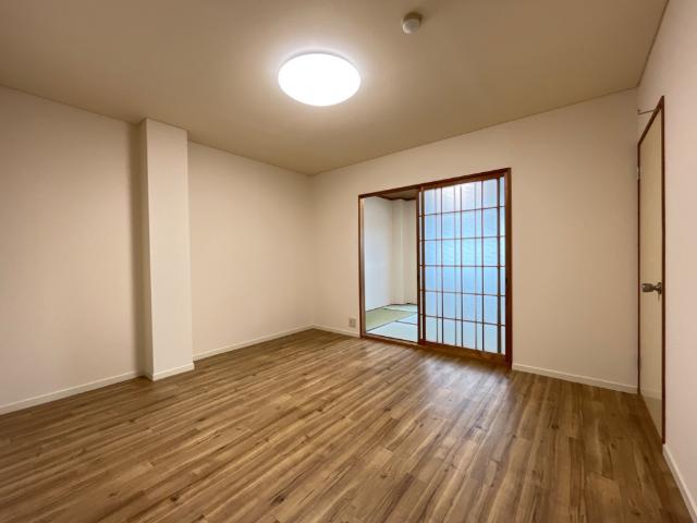 居室・リビング　室内