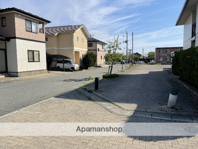 その他　前面道路（その他）まで0m